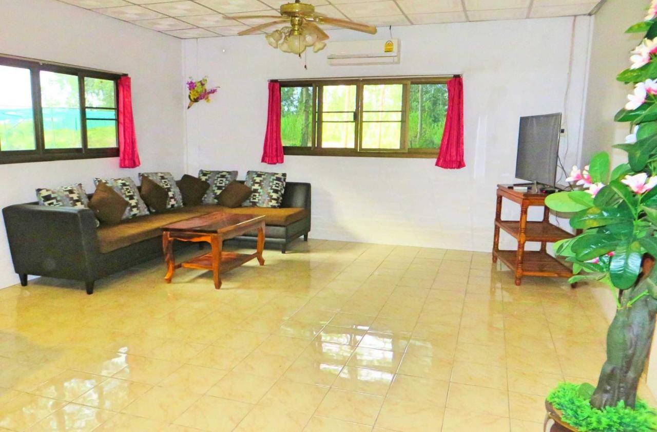Isaan Perazim Park Hotell Roi Et Exteriör bild