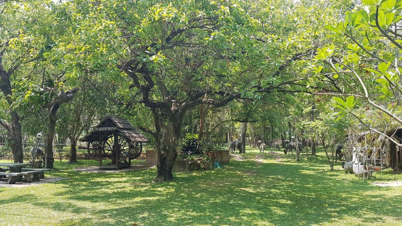 Isaan Perazim Park Hotell Roi Et Exteriör bild
