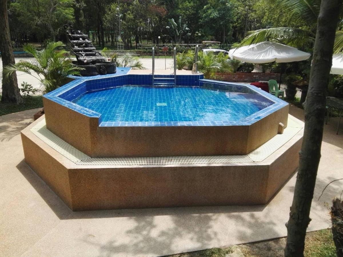 Isaan Perazim Park Hotell Roi Et Exteriör bild