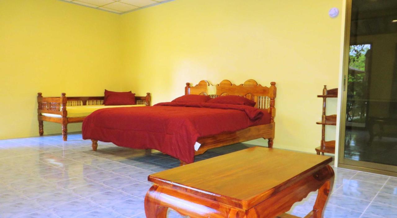 Isaan Perazim Park Hotell Roi Et Exteriör bild