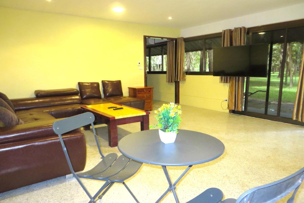 Isaan Perazim Park Hotell Roi Et Exteriör bild