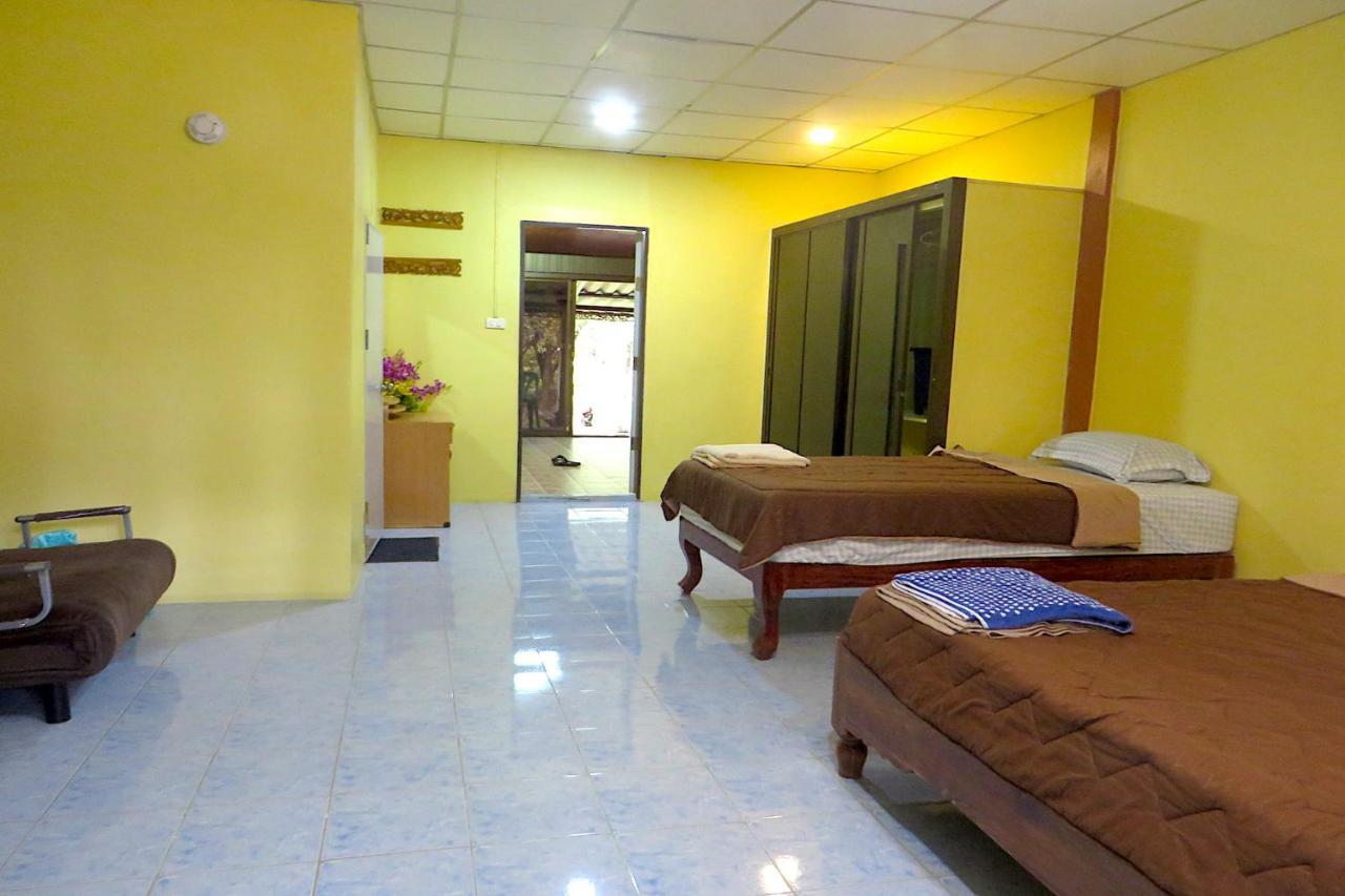 Isaan Perazim Park Hotell Roi Et Exteriör bild