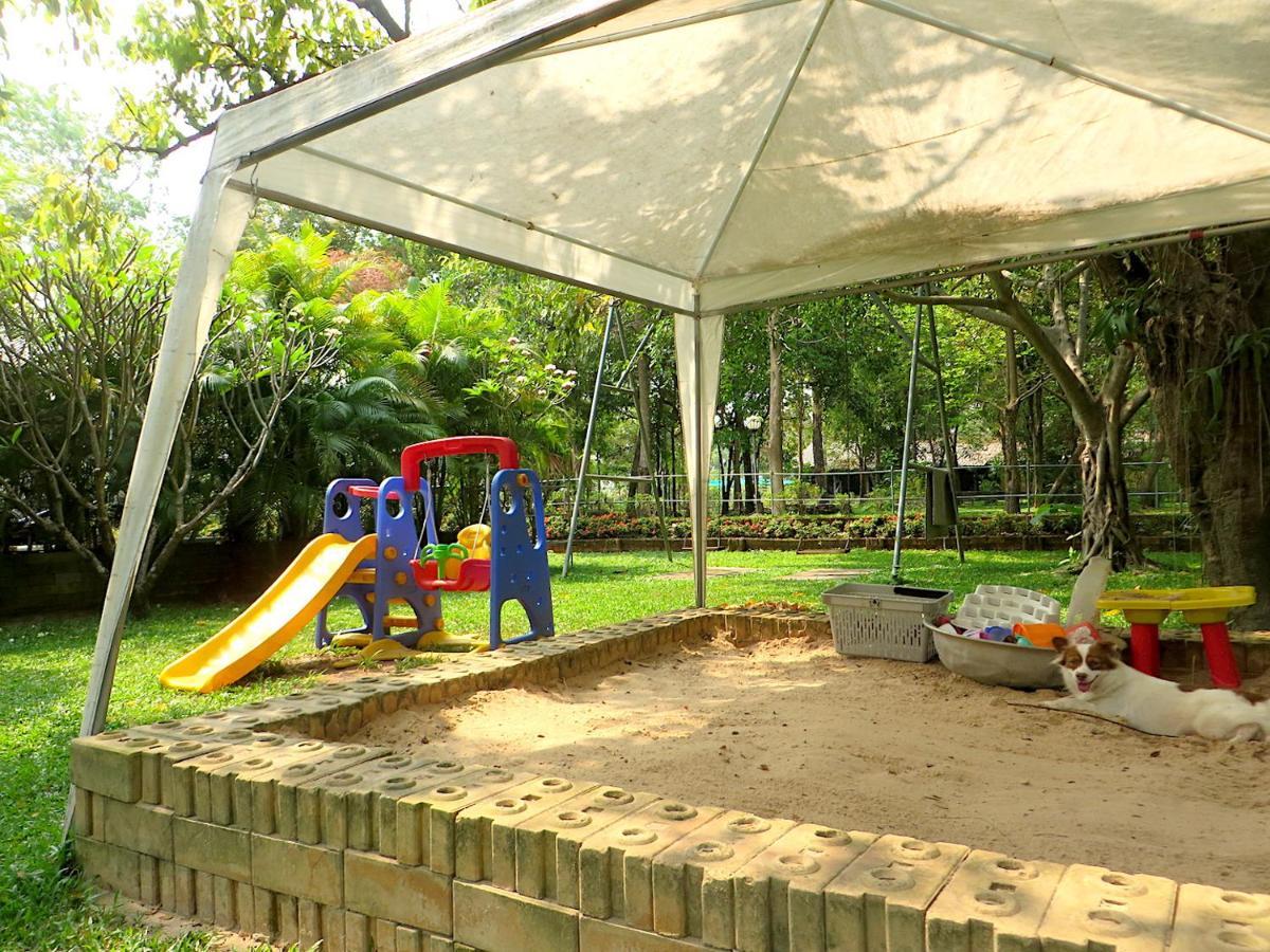 Isaan Perazim Park Hotell Roi Et Exteriör bild