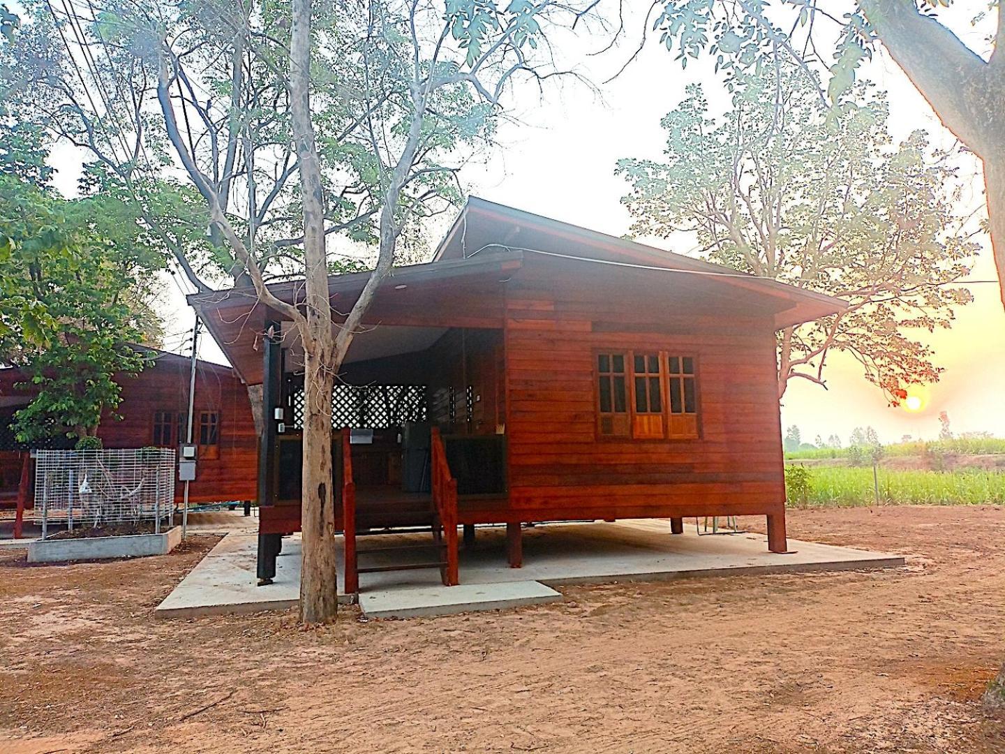 Isaan Perazim Park Hotell Roi Et Exteriör bild